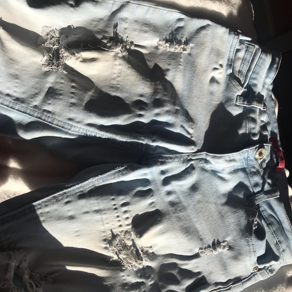 i am selling ripped distressed jeans